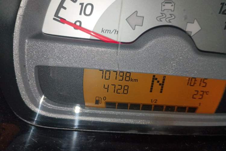 Used smart fortwo 2012 1.0 MHD Hardtop Standard Edition Odometer Close Up