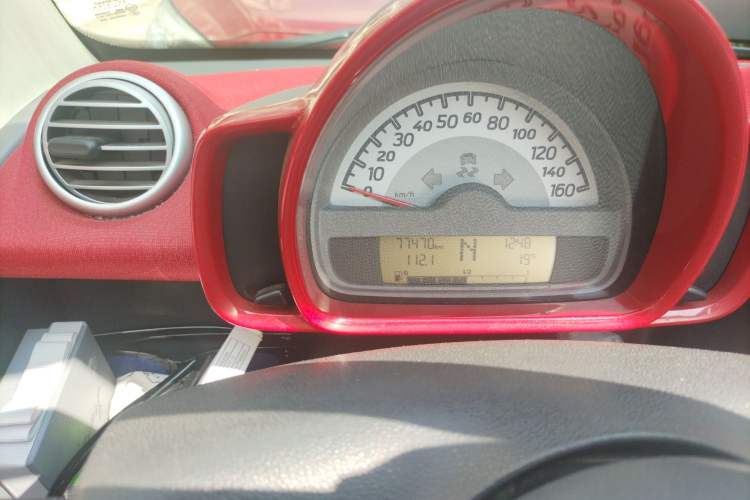 Used smart fortwo 2012 1.0 MHD Convertible Passion Edition Odometer Close Up