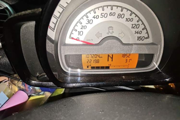 Used smart fortwo 2012 1.0 MHD Hardtop Comfort Edition Odometer Close Up