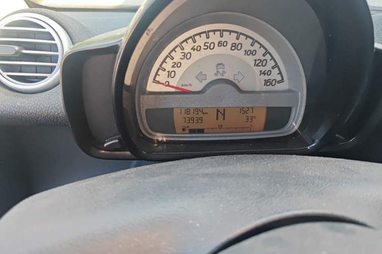 Used smart fortwo 2012 1.0 MHD Hardtop Standard Edition Odometer Close Up