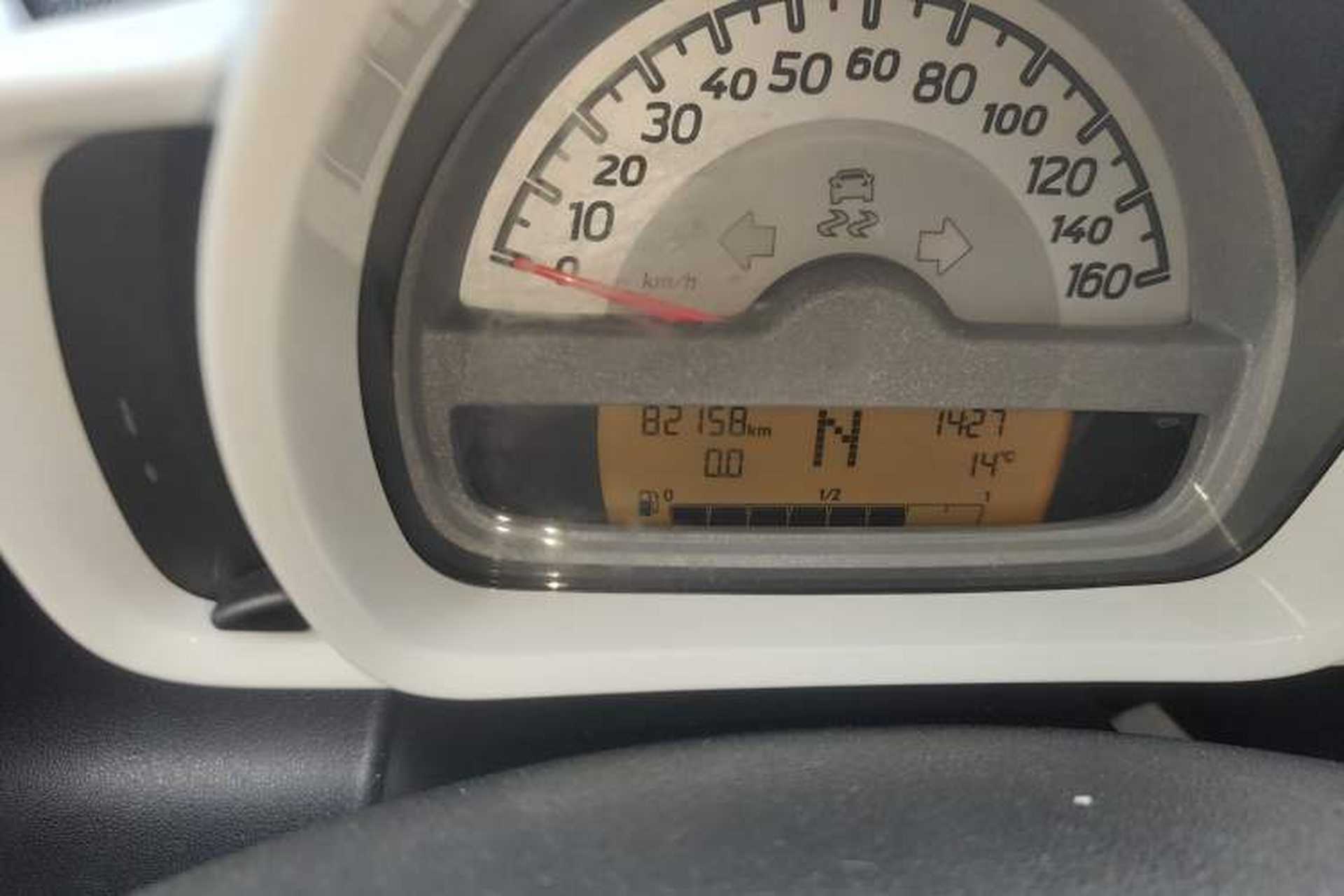 Used smart fortwo 2012 1.0 MHD Hardtop Passion Edition Odometer Close Up