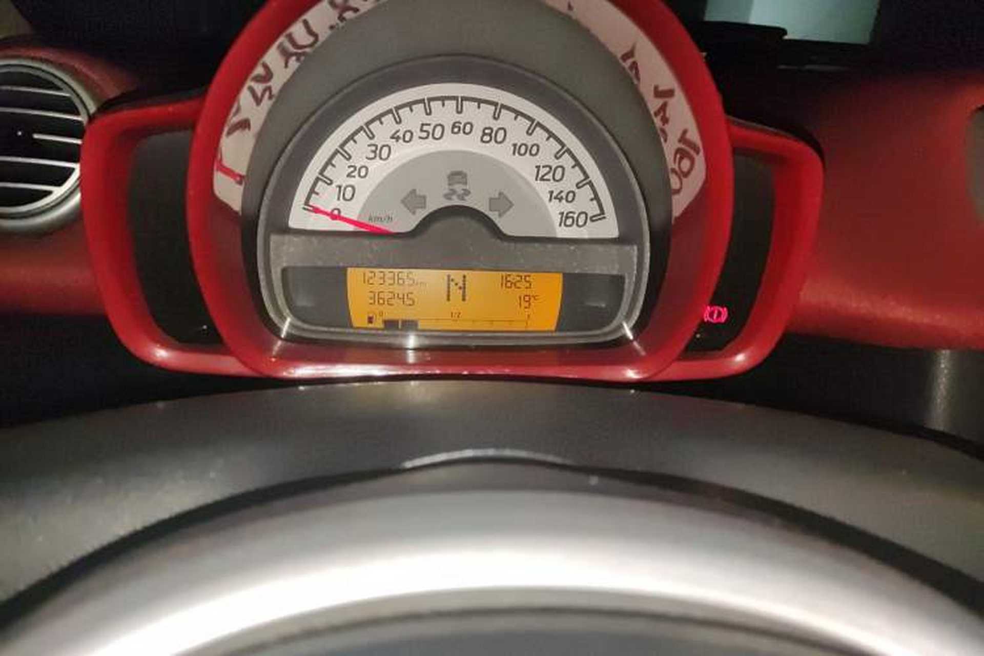 Used smart fortwo 2012 1.0 MHD Convertible Passion Edition Odometer Close Up
