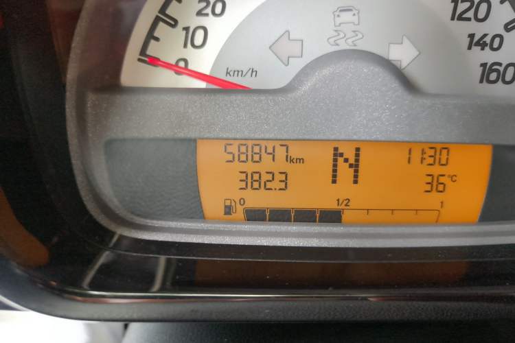 Used smart fortwo 2012 1.0T Hardtop Passion Edition Odometer Close Up