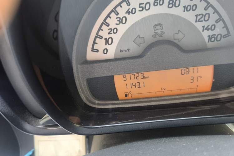 Used smart fortwo 2012 1.0 MHD Hardtop Standard Edition Odometer Close Up