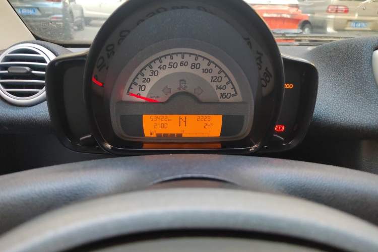 Used smart fortwo 2012 1.0 MHD Hardtop Comfort Edition Odometer Close Up