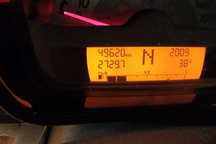 Used smart fortwo 2012 1.0 MHD Hardtop Comfort Edition Odometer Close Up
