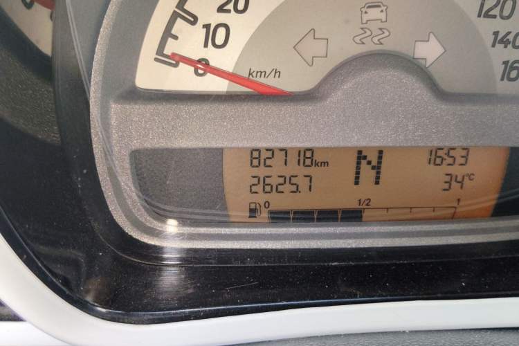 Used smart fortwo 2012 1.0 MHD Hardtop Standard Edition Odometer Close Up