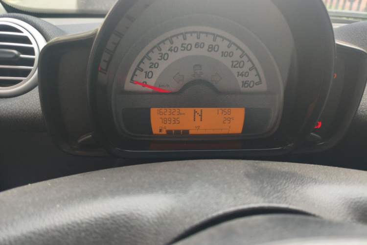 Used smart fortwo 2012 1.0 MHD Hardtop Standard Edition Odometer Close Up