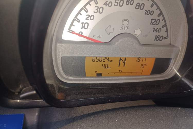 Used smart fortwo 2012 1.0 MHD Hardtop Comfort Edition Odometer Close Up