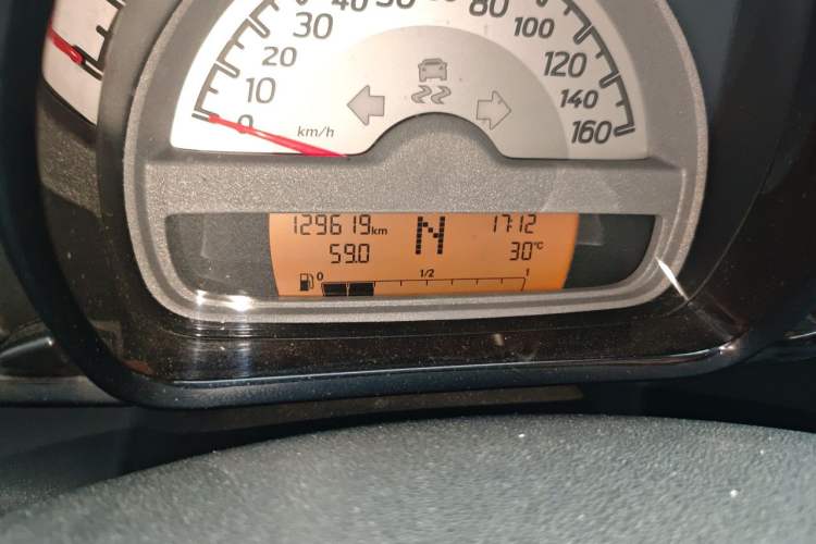 Used smart fortwo 2012 1.0 MHD Hardtop Standard Edition Odometer Close Up
