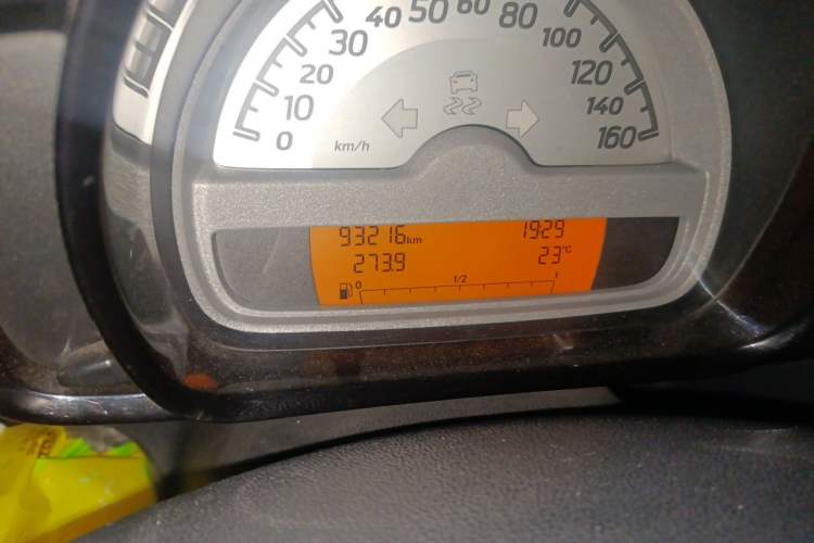 Used smart fortwo 2012 1.0 MHD Hardtop Standard Edition Odometer Close Up