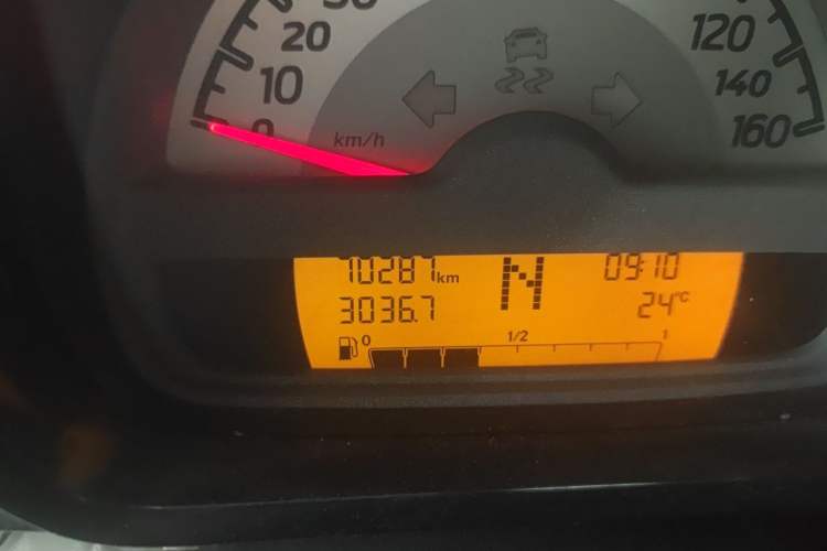 Used smart fortwo 2012 1.0 MHD Hardtop Standard Edition Odometer Close Up