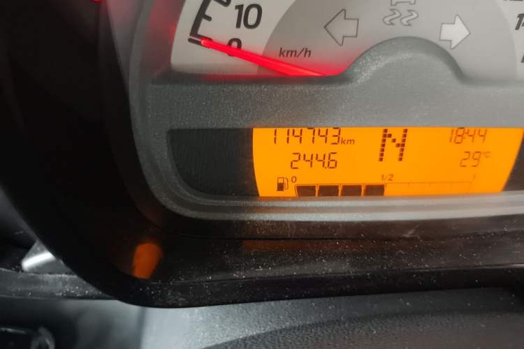 Used smart fortwo 2012 1.0 MHD Hardtop Comfort Edition Odometer Close Up