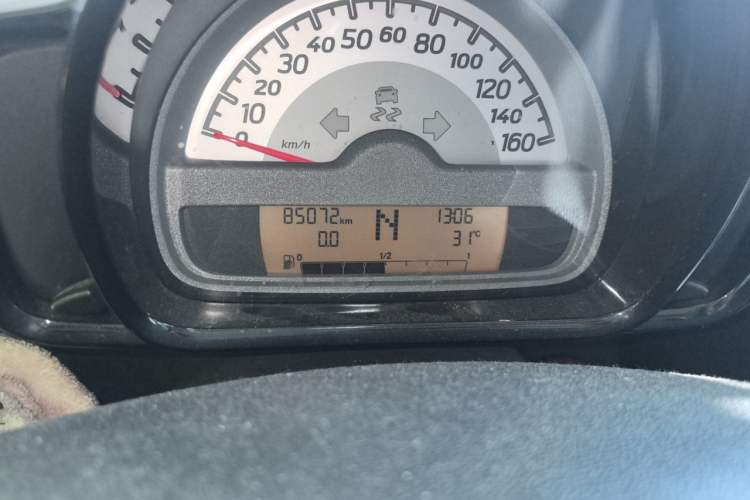 Used smart fortwo 2012 1.0 MHD Hardtop Standard Edition Odometer Close Up