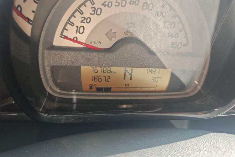 Used smart fortwo 2012 1.0 MHD Hardtop Standard Edition Odometer Close Up