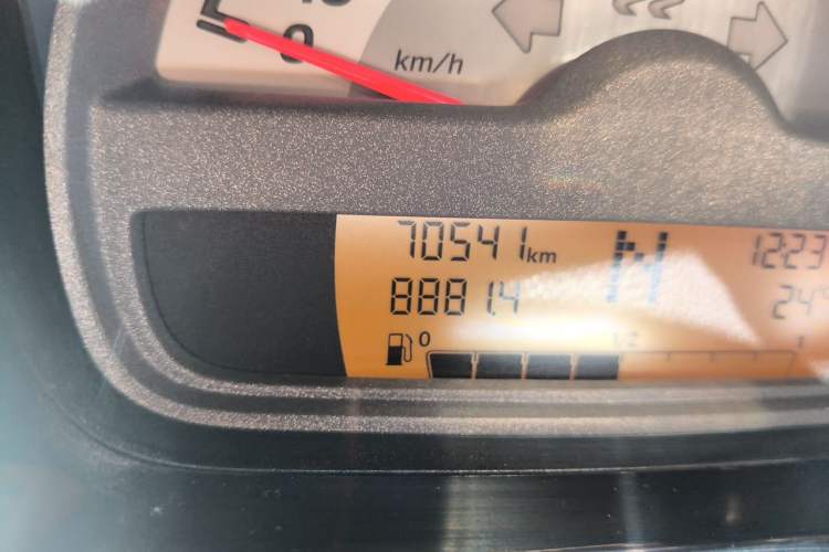 Used smart fortwo 2012 1.0 MHD Hardtop Standard Edition Odometer Close Up