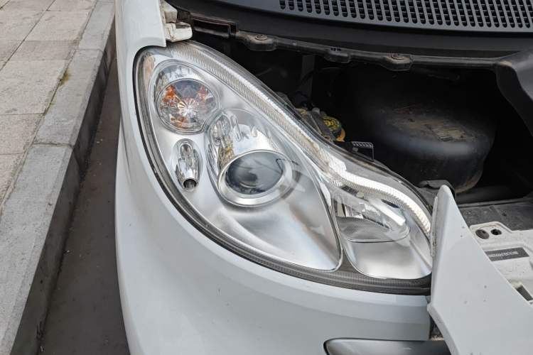 Used smart fortwo 2012 1.0 MHD Convertible Passion Edition Right Front Headlight