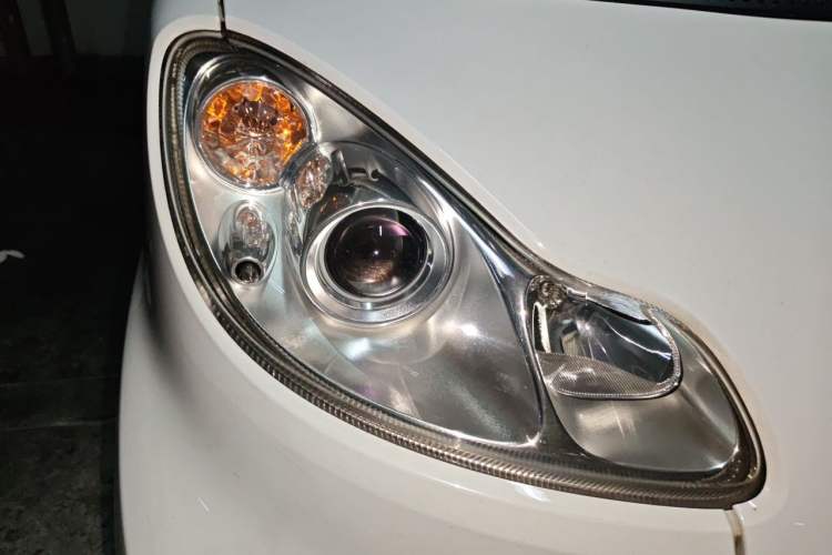 Used smart fortwo 2012 1.0 MHD Hardtop Comfort Edition Right Front Headlight