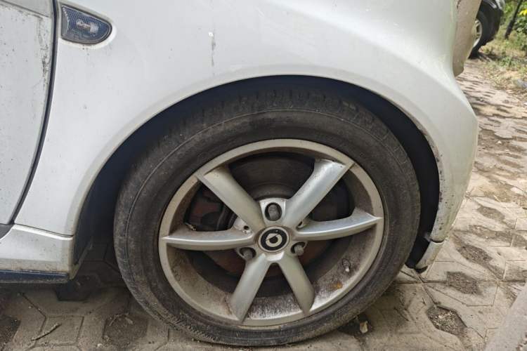 Used smart fortwo 2012 1.0T Hardtop Passion Edition Right Front Wheel Hub