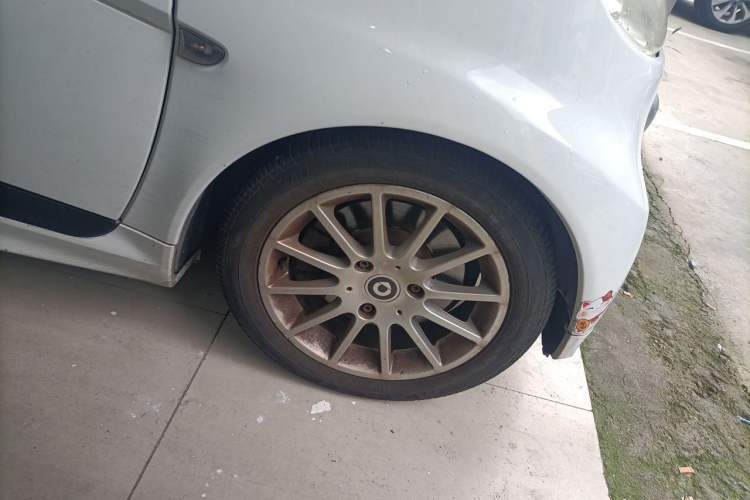 Used smart fortwo 2012 1.0 MHD Hardtop Comfort Edition Right Front Wheel Hub