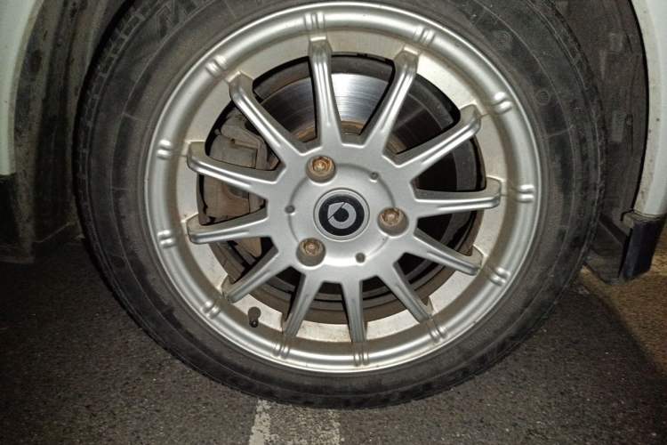 Used smart fortwo 2012 1.0 MHD Hardtop Standard Edition Right Front Wheel Hub