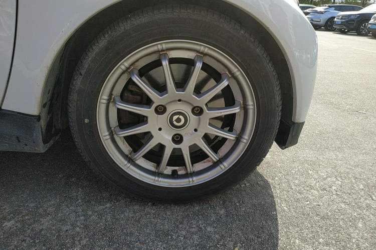 Used smart fortwo 2012 1.0 MHD Hardtop Standard Edition Right Front Wheel Hub