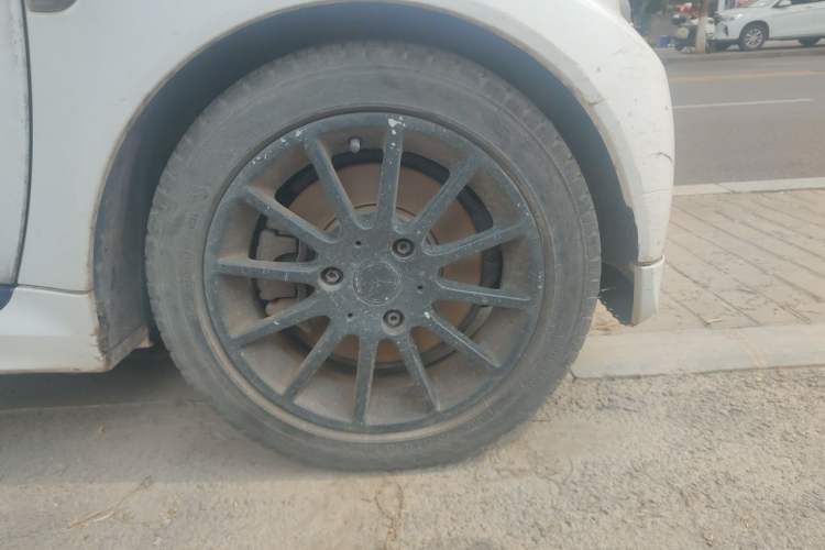 Used smart fortwo 2012 1.0 MHD Hardtop Comfort Edition Right Front Wheel Hub