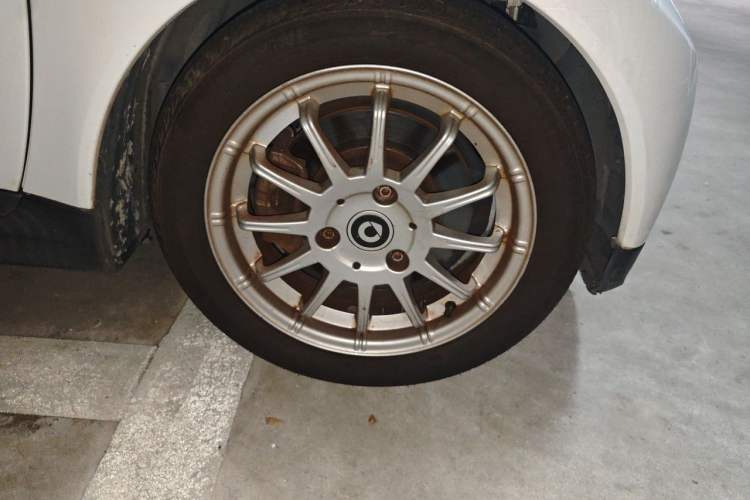 Used smart fortwo 2012 1.0 MHD Hardtop Standard Edition Right Front Wheel Hub