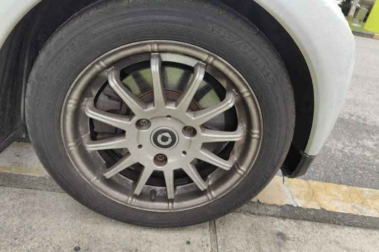 Used smart fortwo 2012 1.0 MHD Hardtop Standard Edition Right Front Wheel Hub