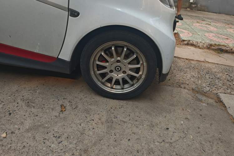 Used smart fortwo 2012 1.0 MHD Hardtop Standard Edition Right Front Wheel Hub
