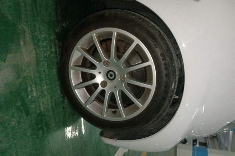Used smart fortwo 2012 1.0 MHD Hardtop Standard Edition Right Front Wheel Hub