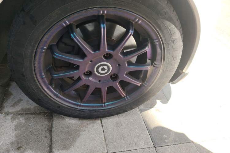 Used smart fortwo 2012 1.0 MHD Hardtop Standard Edition Right Front Wheel Hub