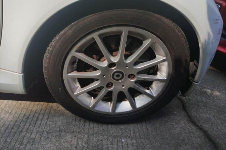 Used smart fortwo 2012 1.0 MHD Convertible Passion Edition Right Front Wheel Hub