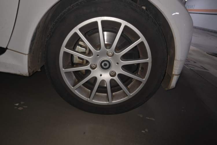 Used smart fortwo 2012 1.0 MHD Hardtop Standard Edition Right Front Wheel Hub