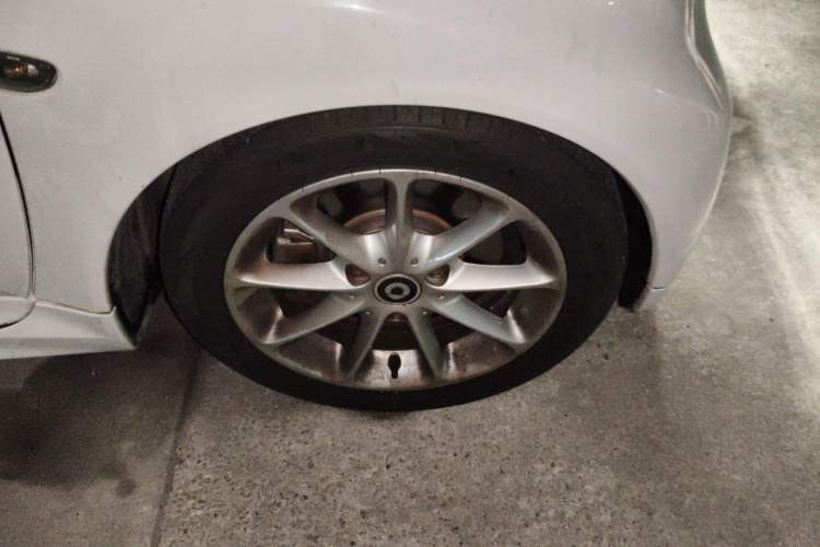 Used smart fortwo 2012 1.0 MHD Hardtop Standard Edition Right Front Wheel Hub