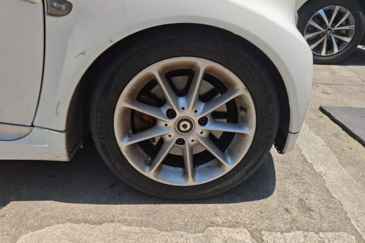 Used smart fortwo 2012 1.0 MHD Convertible Passion Edition Right Front Wheel Hub