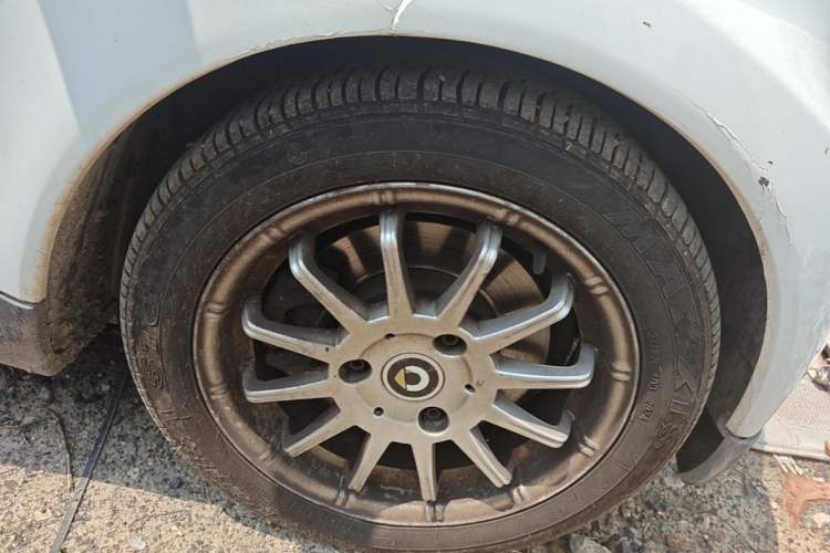 Used smart fortwo 2012 1.0 MHD Hardtop Standard Edition Right Front Wheel Hub