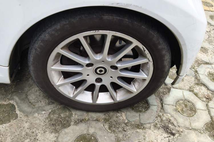 Used smart fortwo 2012 1.0 MHD Hardtop Comfort Edition Right Front Wheel Hub