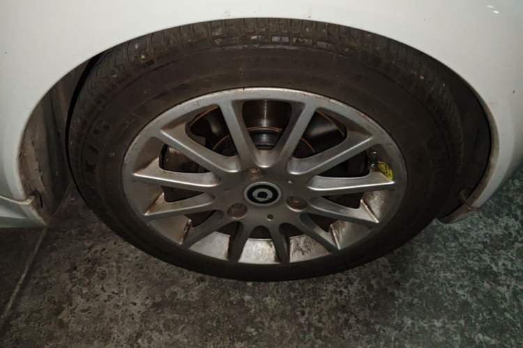 Used smart fortwo 2012 1.0 MHD Hardtop Comfort Edition Right Front Wheel Hub