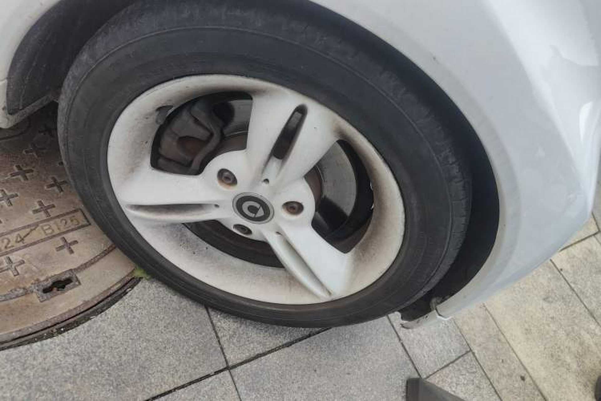 Used smart fortwo 2012 1.0 MHD Hardtop Passion Edition Right Front Wheel Hub
