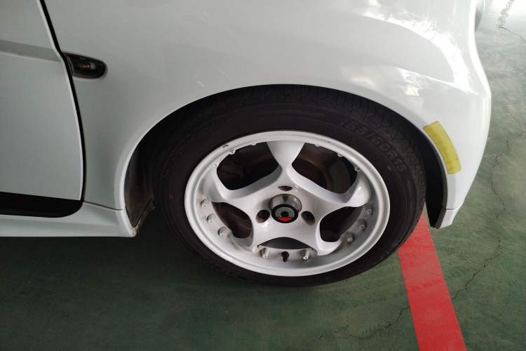 Used smart fortwo 2012 1.0 MHD Convertible Passion Edition Right Front Wheel Hub