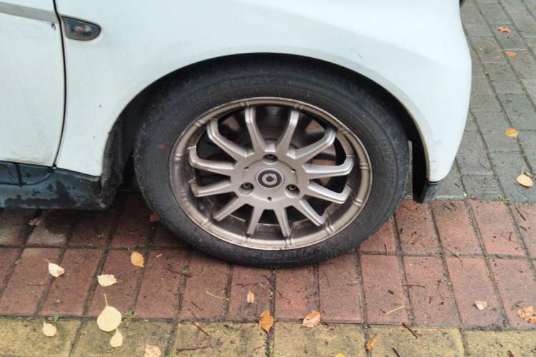 Used smart fortwo 2012 1.0 MHD Hardtop Standard Edition Right Front Wheel Hub