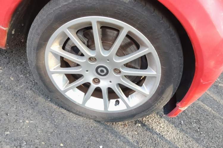 Used smart fortwo 2012 1.0 MHD Hardtop Comfort Edition Right Front Wheel Hub