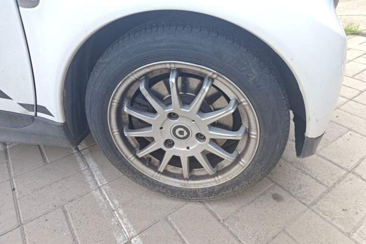 Used smart fortwo 2012 1.0 MHD Hardtop Standard Edition Right Front Wheel Hub