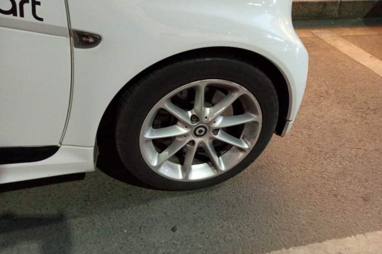Used smart fortwo 2012 1.0 MHD Hardtop Comfort Edition Right Front Wheel Hub