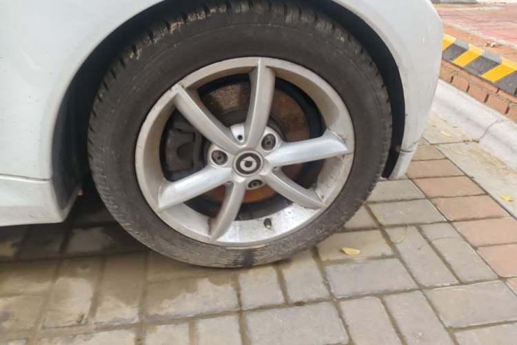 Used smart fortwo 2012 1.0T Convertible Passion Edition Right Front Wheel Hub
