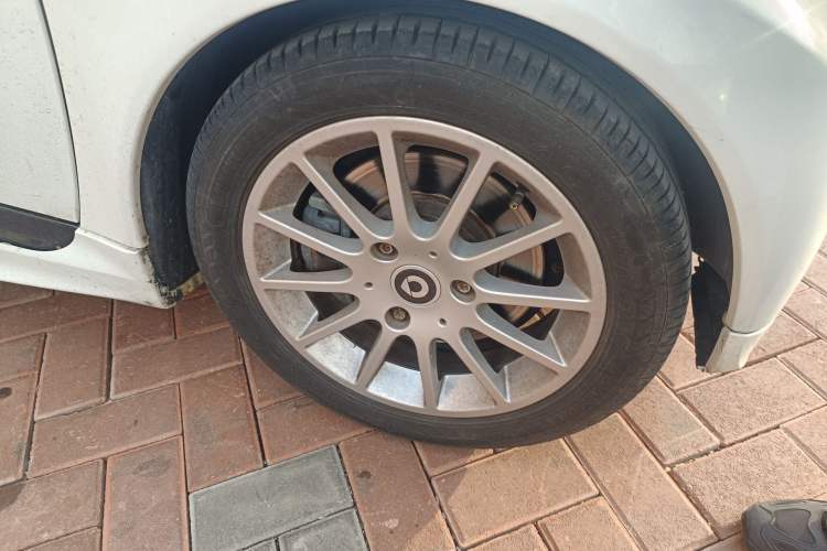 Used smart fortwo 2012 1.0 MHD Hardtop Comfort Edition Right Front Wheel Hub