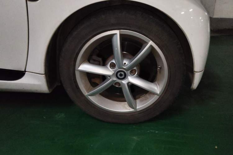 Used smart fortwo 2012 1.0T Convertible Passion Edition Right Front Wheel Hub