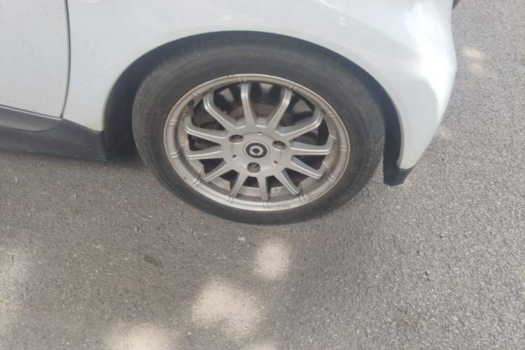 Used smart fortwo 2012 1.0 MHD Hardtop Standard Edition Right Front Wheel Hub
