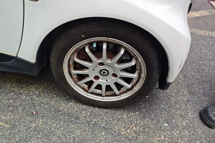 Used smart fortwo 2012 1.0 MHD Hardtop Standard Edition Right Front Wheel Hub